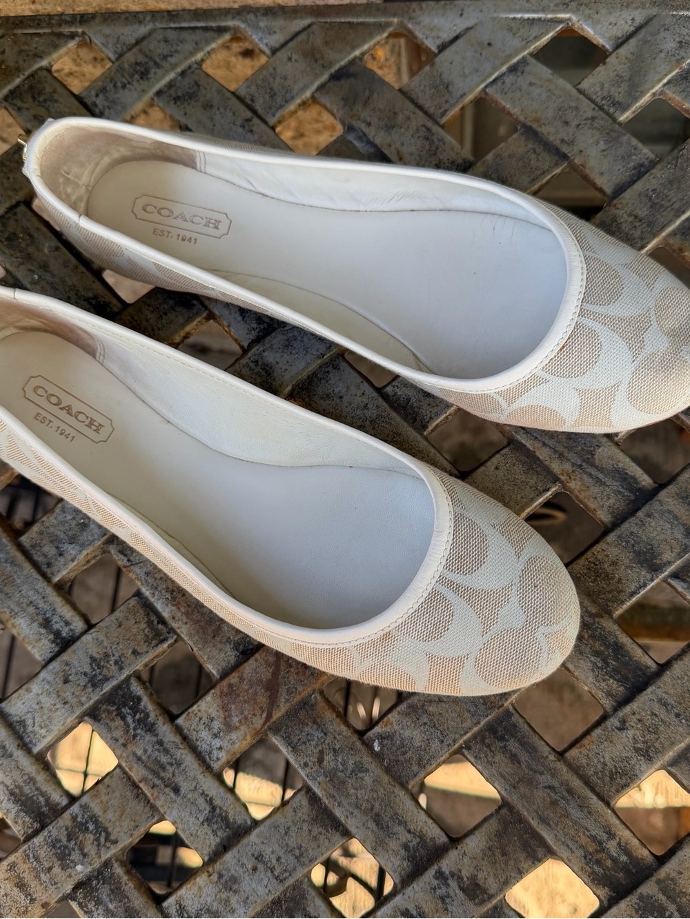 COACH 7.5B Beige Signature Monogram Canvas Ballet Flats - Picture 2 of 13